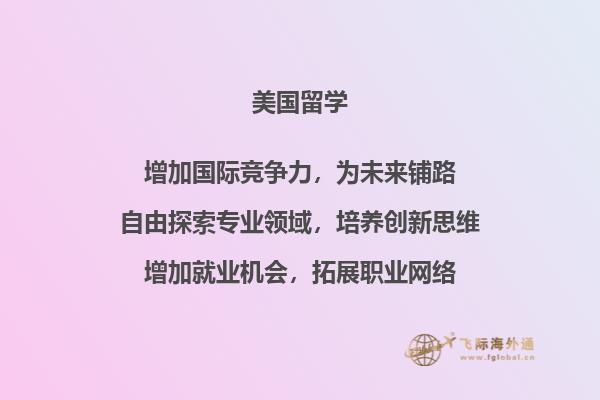 拿着笔记本正在打字